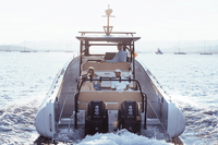 Achterzijde van de Zodiac X10CC met twin set mercury V10 400pk