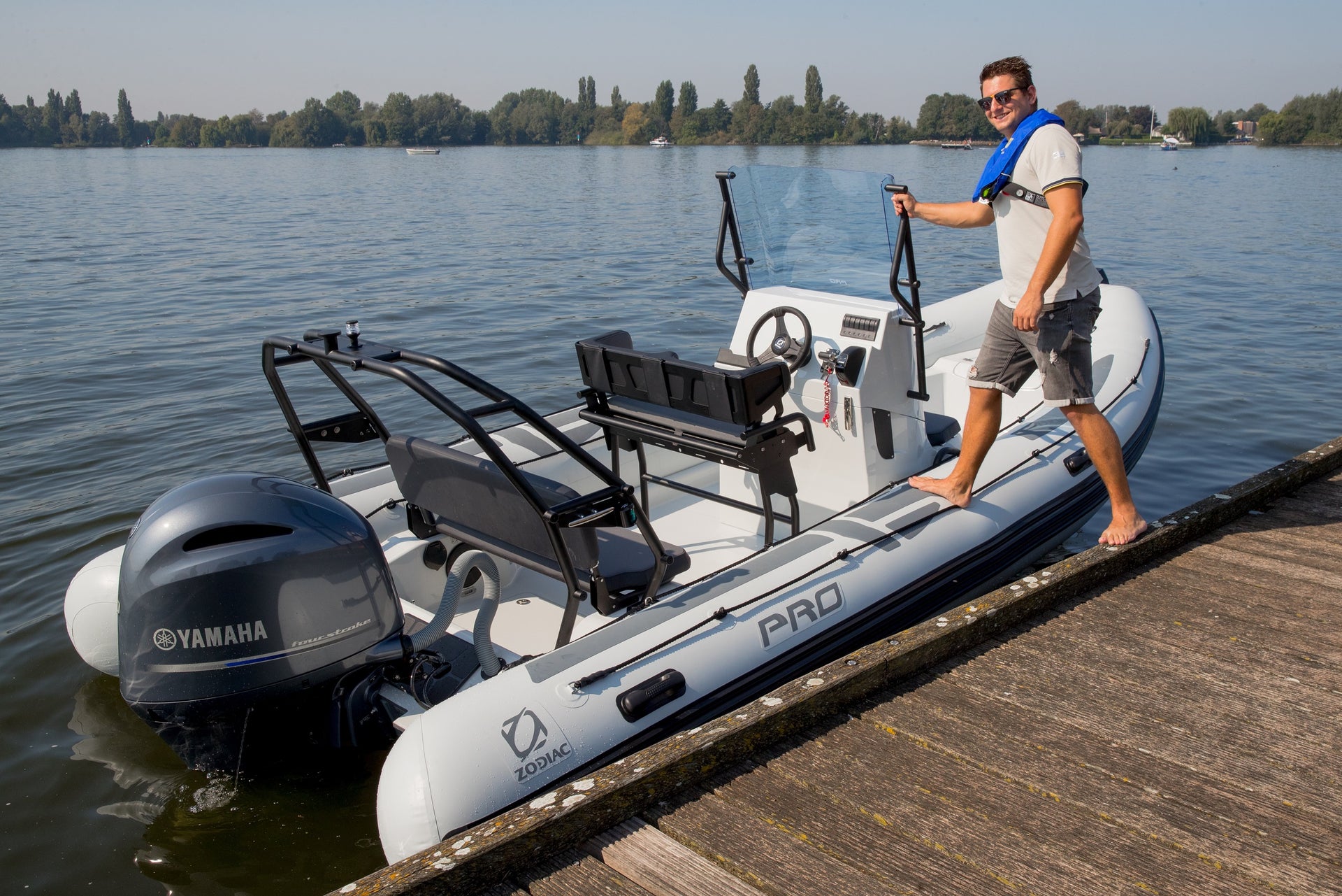 Remplacer la valve d’un bateau pneumatique
